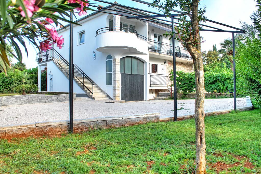 Apartments Nebuloza 罗维尼 外观 照片