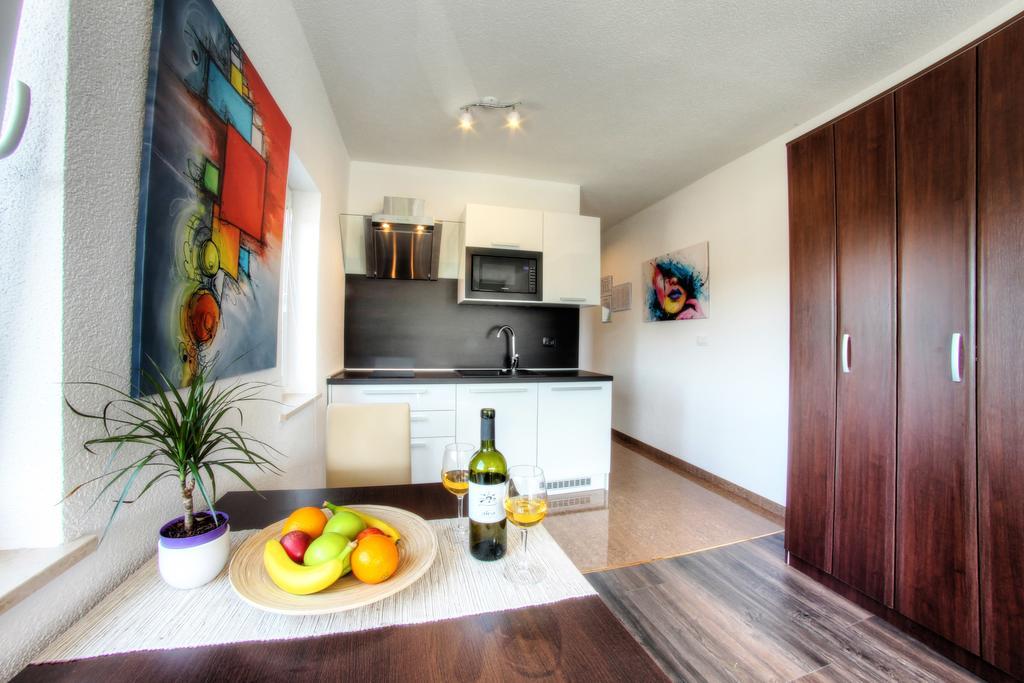 Apartments Nebuloza 罗维尼 外观 照片