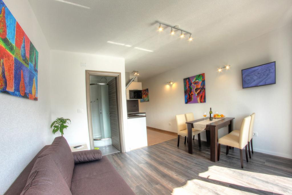 Apartments Nebuloza 罗维尼 外观 照片