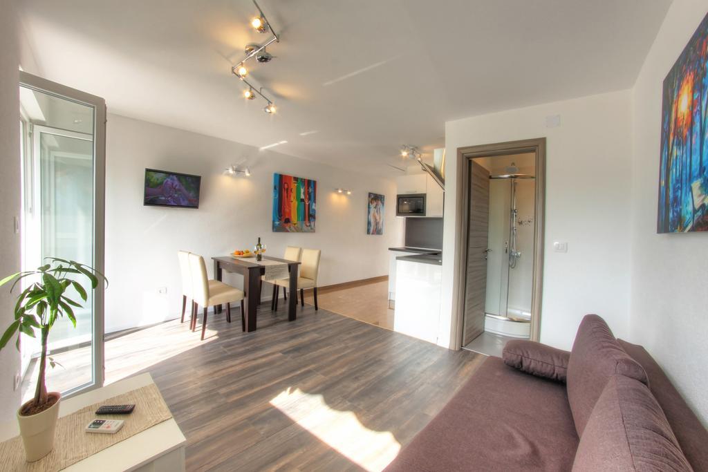 Apartments Nebuloza 罗维尼 外观 照片