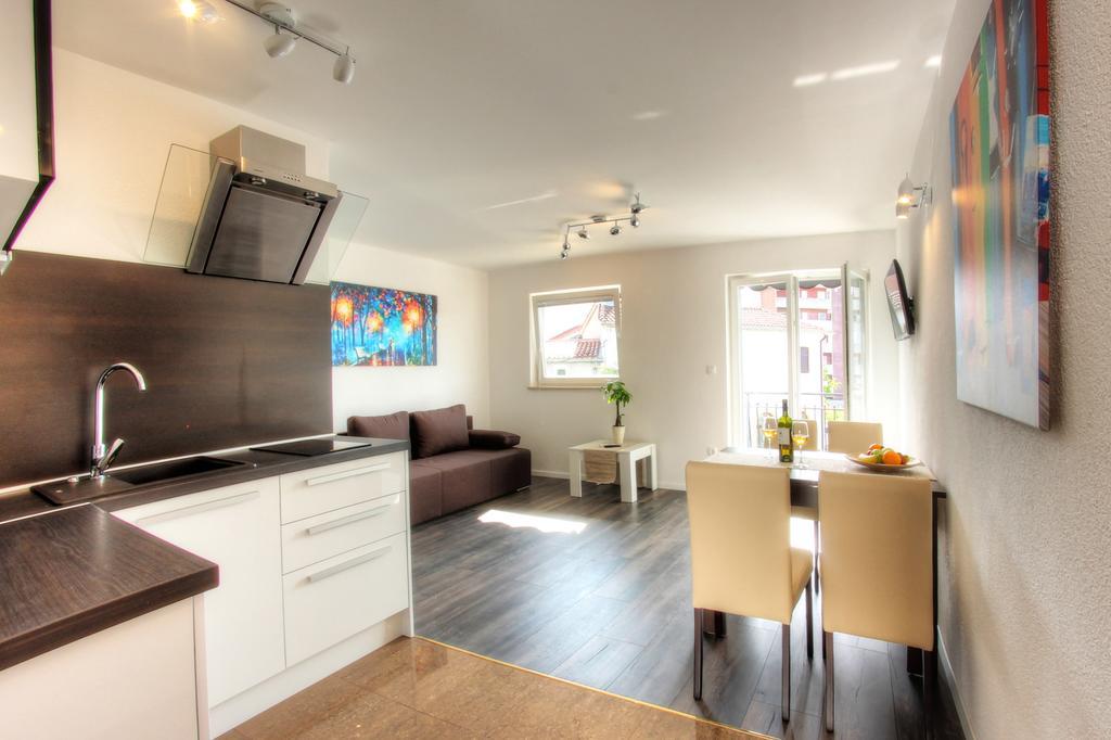 Apartments Nebuloza 罗维尼 外观 照片